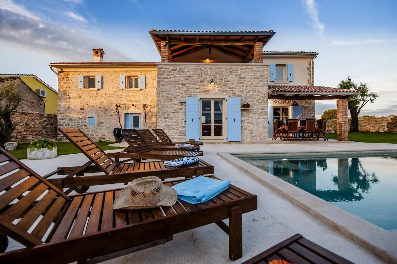 Exclusive Villa Tomani With Private Pool Krmed