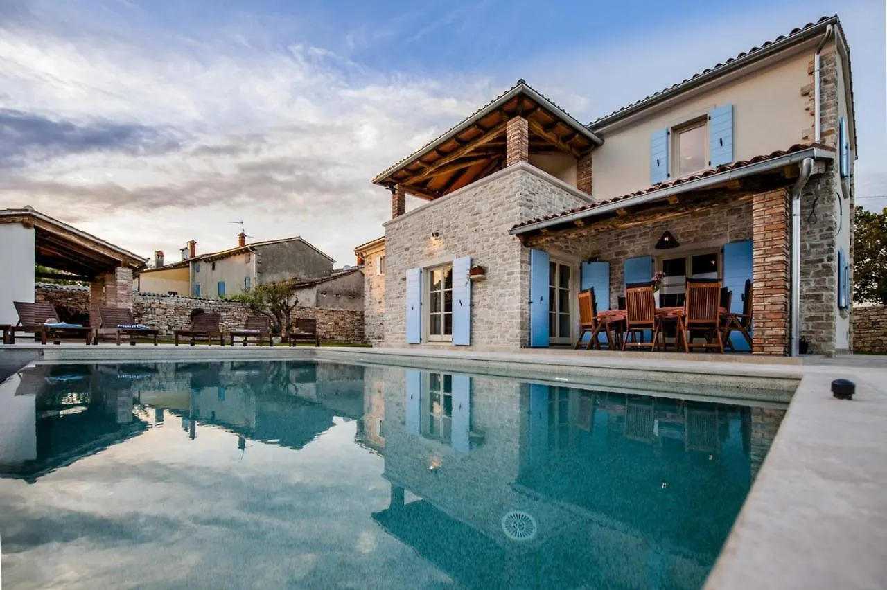Exclusive Villa Tomani With Private Pool Krmed