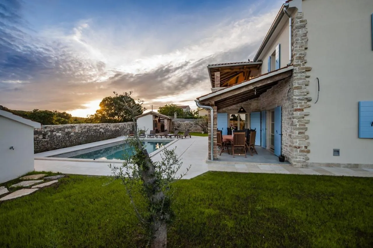 Exclusive Villa Tomani With Private Pool Krmed 0*,